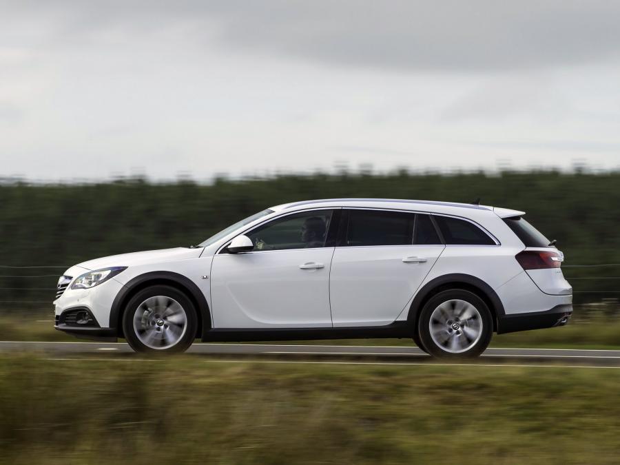  Vauxhall Insignia Country Tourer 2013 года  (фото 17 из 28)